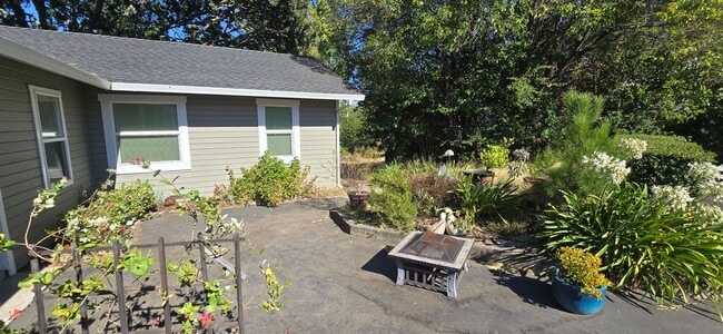 Building Photo - 973 Gravenstein Hwy S