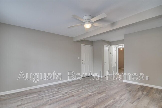 Building Photo - 170 Conifer Dr