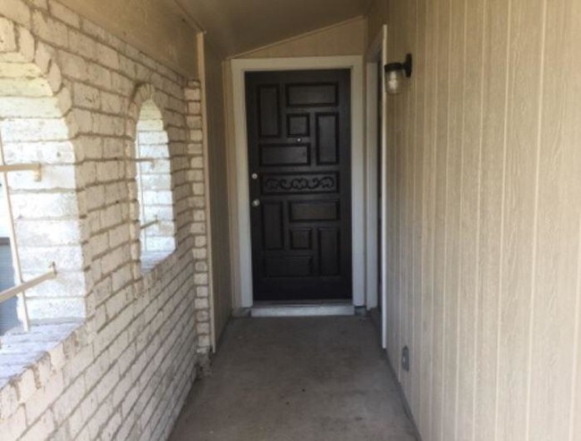 Building Photo - 5655 Hardwood Forest Dr