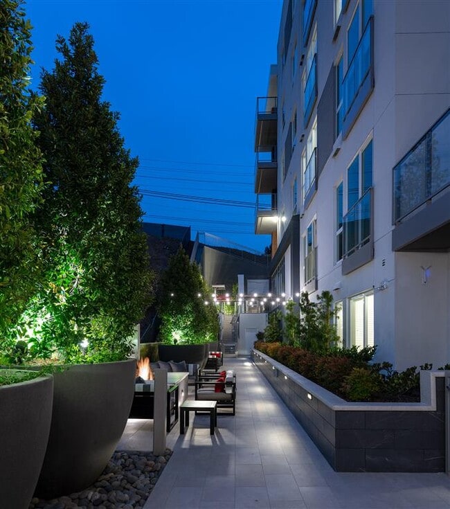 Kinley West LA Apartments 6711 S Sepulveda Blvd Los Angeles, CA