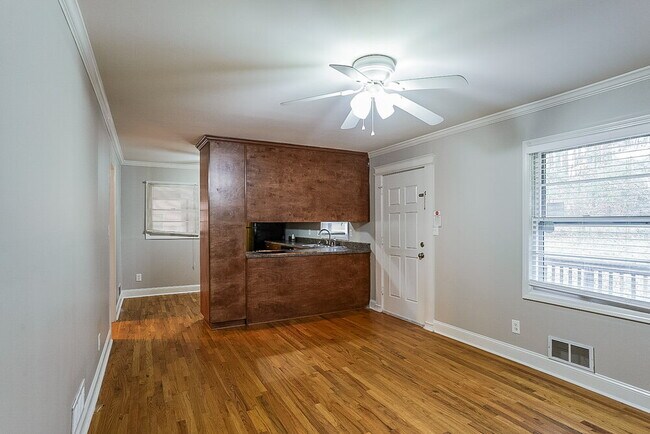 Foto del edificio - 6236 Queens Rd