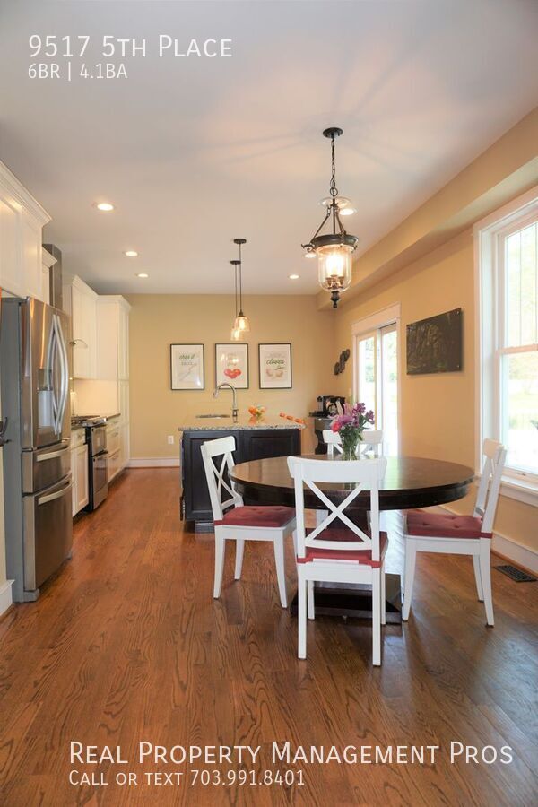 Building Photo - 9517 5th Pl