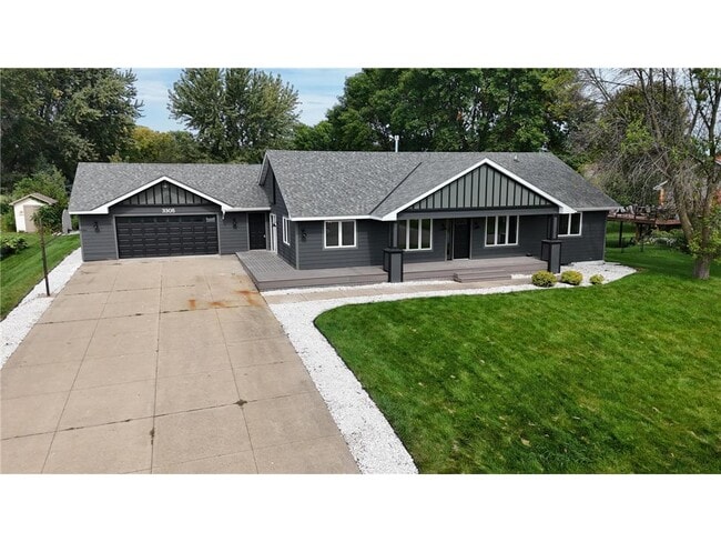 Foto del edificio - 3305 200th St W