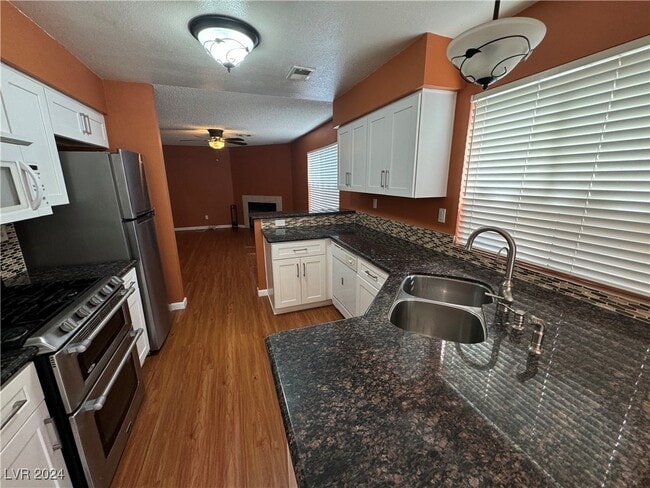 Foto del edificio - 10041 Dove Ridge Dr