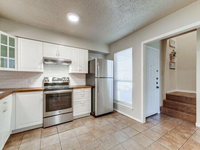 Foto del edificio - 104 Village N Dr