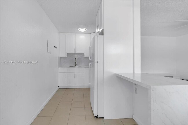 Foto del edificio - 4590 SW 67th Ave