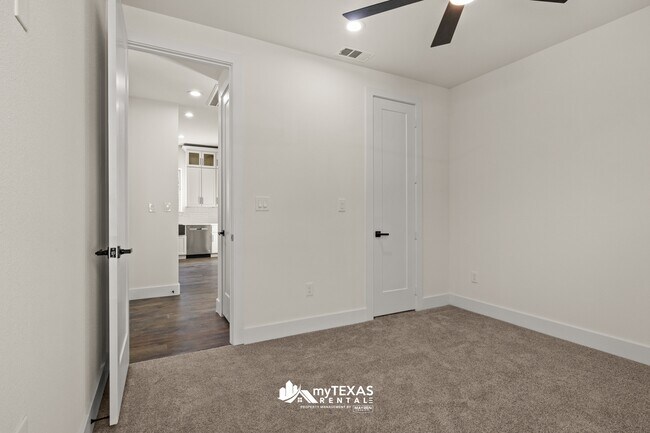 Foto del edificio - 2701 Stone Hedge St