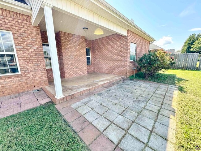 Building Photo - 627 Post Oak Way