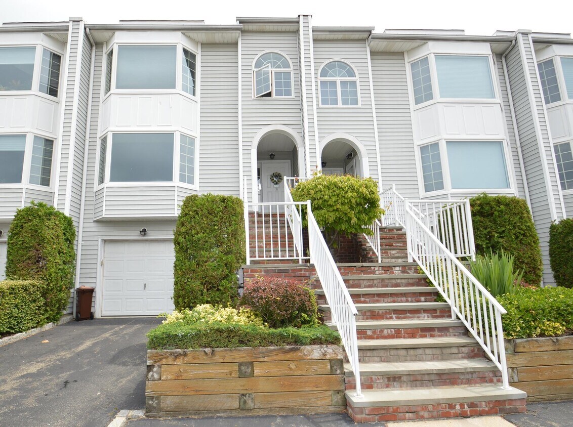 24147 Oak Park Dr, Queens, NY 11362 Townhome Rentals in Queens NY