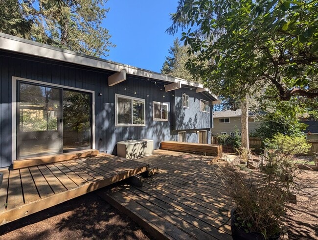 Building Photo - Fantastic 3-Bedroom, 2.5-Bath Home In East Eugene!