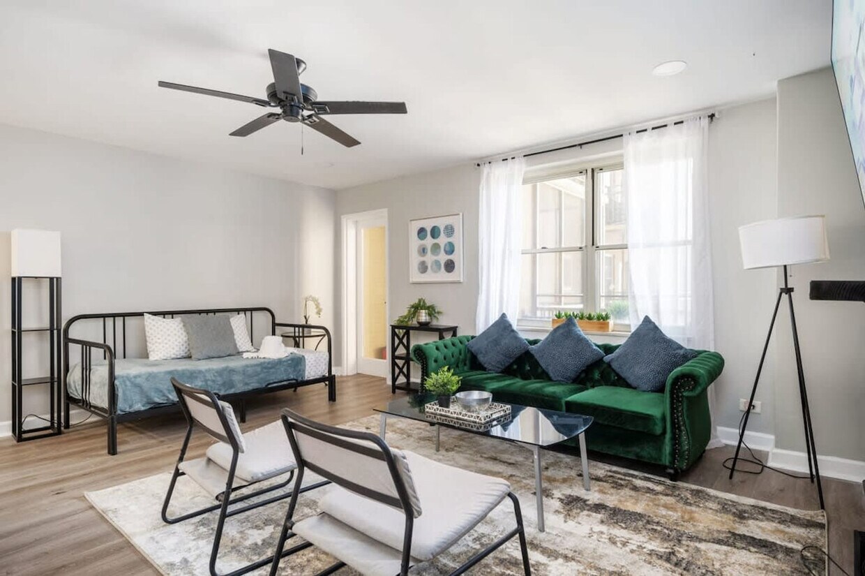 Foto principal - 300 W Peachtree St NW