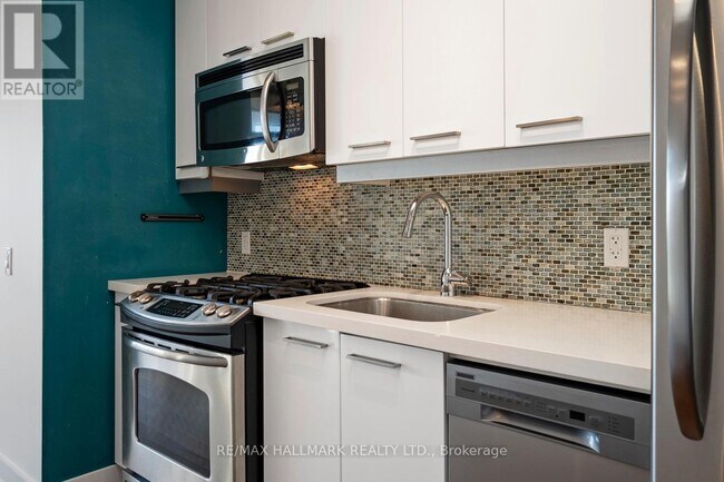 Photo du bâtiment - 2 Gladstone Ave