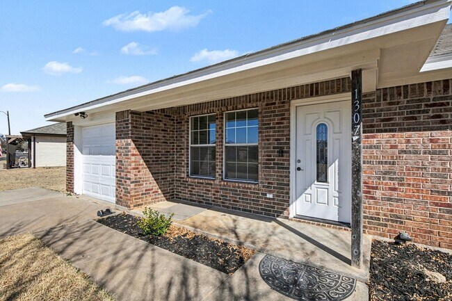 Foto del edificio - 1307 Lynnwood Dr