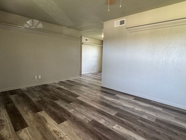 Foto del edificio - 3818 NW Lake Ave