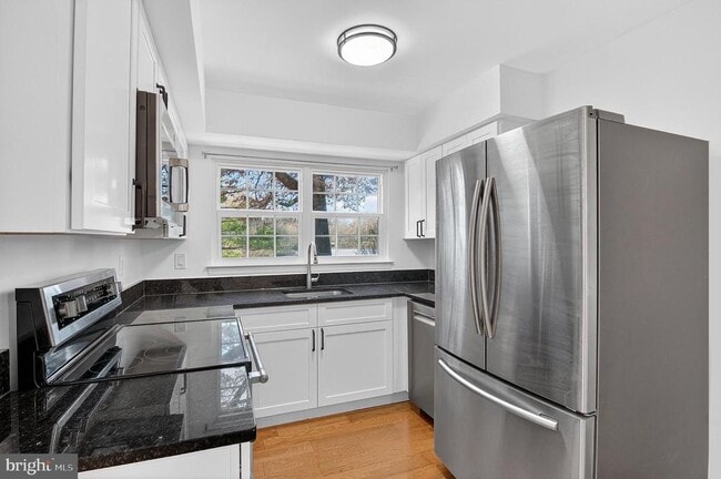 Building Photo - 7753 Inversham Dr