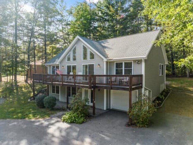 Building Photo - Spacious & Comfortable 4 Bedroom House - C...