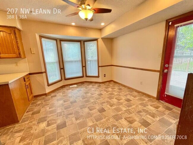 Building Photo - 207 NW Leann Dr