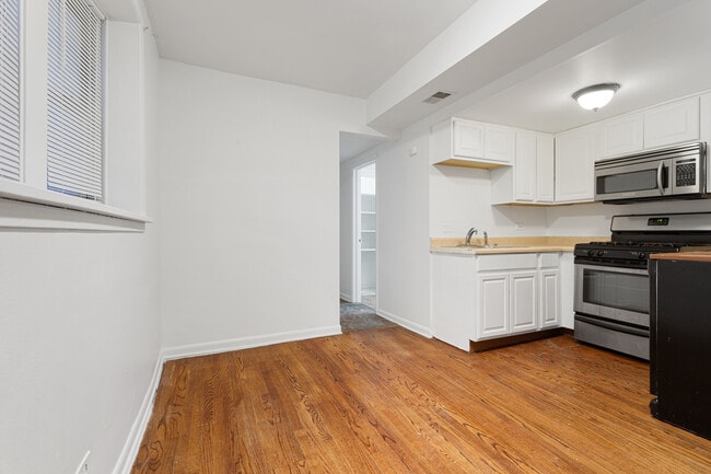 Foto del edificio - 665 W Roscoe St