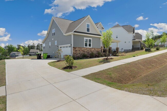 Foto del edificio - Half-Acre Durham Gem with Premium Upgrades