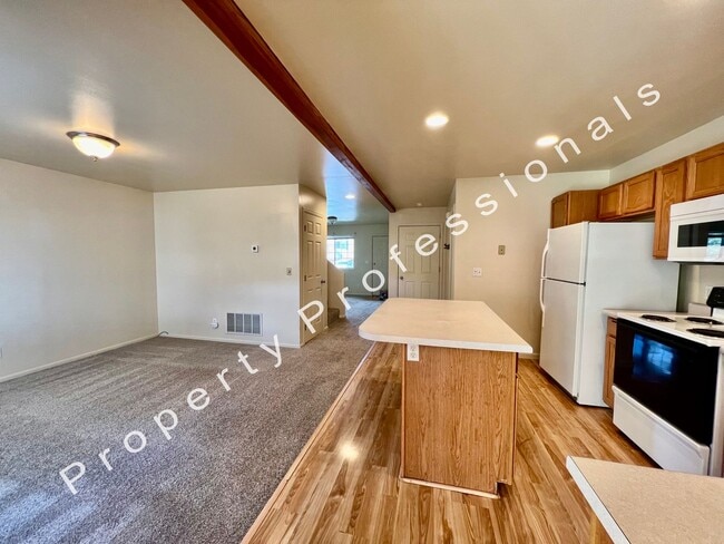Building Photo - Townhouse in Silt for Rent