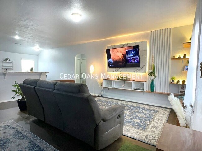 Foto del edificio - 2389 Wyandotte Ave