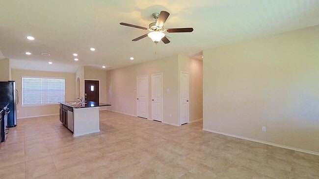 Building Photo - 3839 Raintree Village Dr