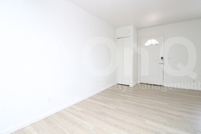 Foto del edificio - 10210 N 7th Ave