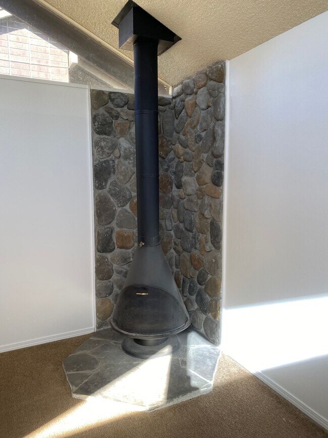 Building Photo - 2 Bed 2 Bath House Near American River Col...