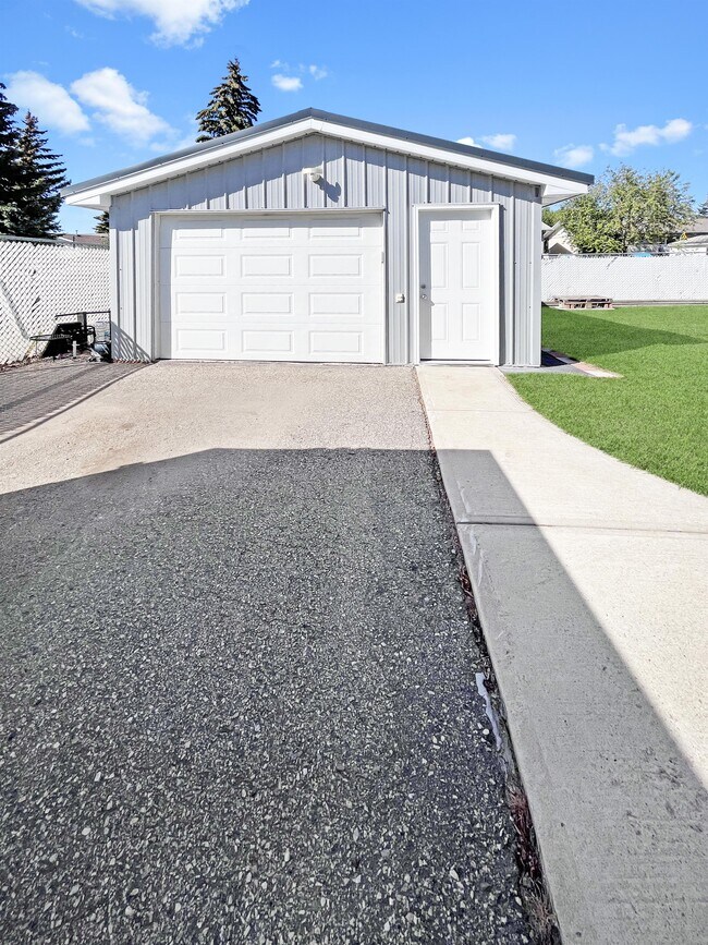 98649879 79 Ave, Grande Prairie, AB T8V 3S4 House for Rent in Grande