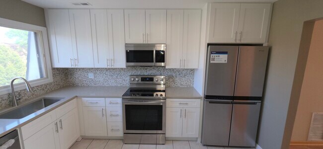 Building Photo - 4132 Cove Ln