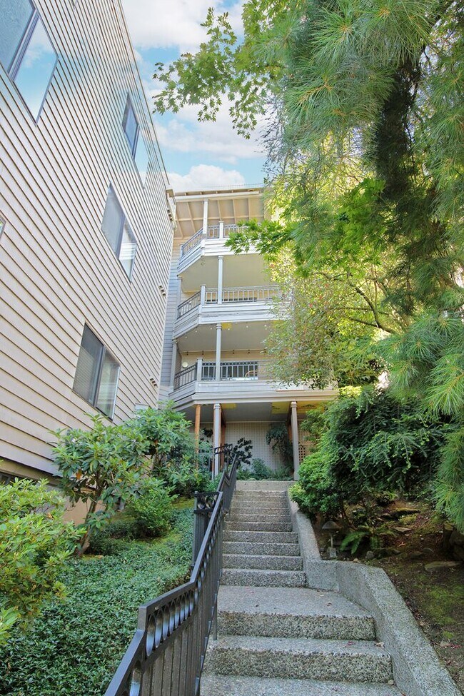 Building Photo - 1320 SW Hall St