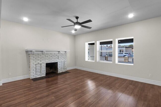 Foto del edificio - Stunning 2BR/1.5BA in Five Points — only $...