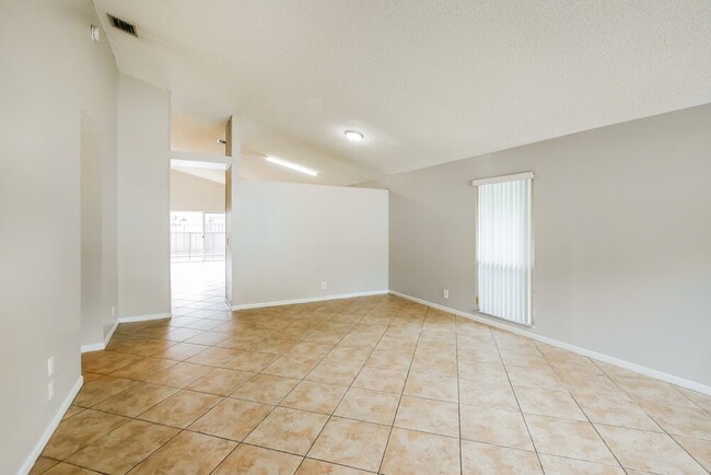 Foto del edificio - 6642 NW 42nd Ave