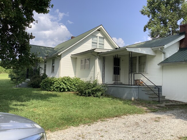 Building Photo - 242 Double Springs Rd