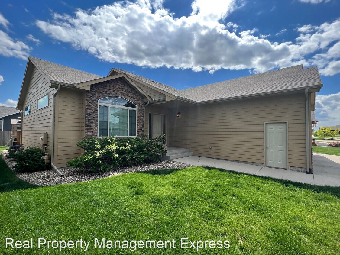 Foto principal - 4 br, 3 bath House - 8805 W 19th St