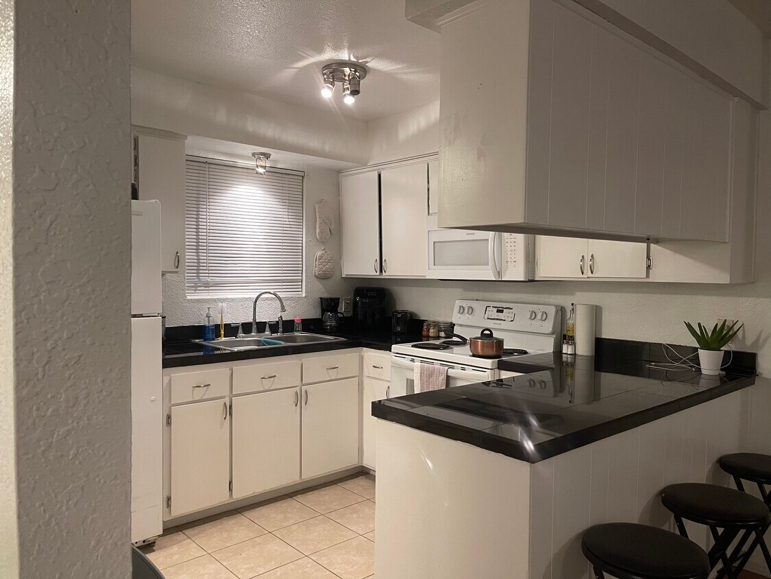 Primary Photo - 919 Alvarado Dr SE