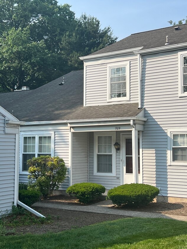 Primary Photo - 709 Cambridge Ct