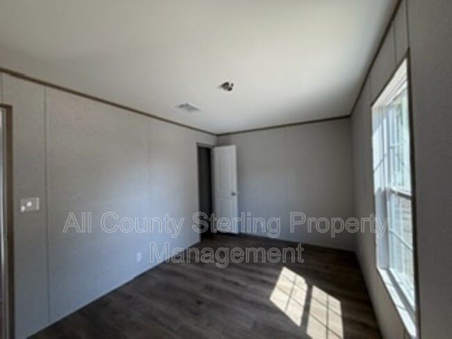 Building Photo - 139 SE Perfect Ct