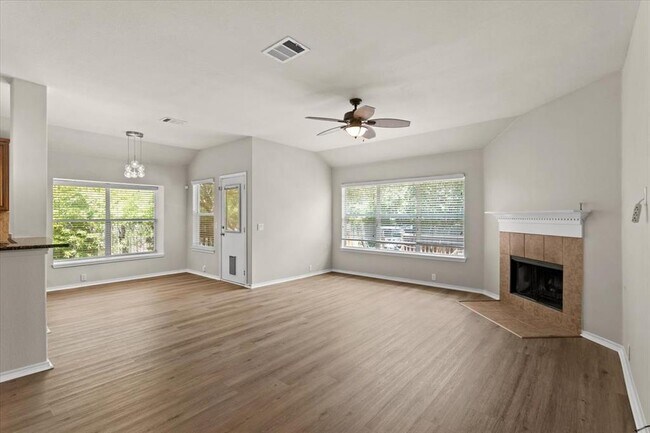 Foto del edificio - 2808 Barefoot Ln