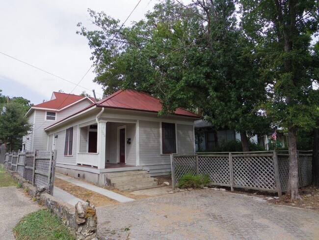 Building Photo - 306 W 35th St