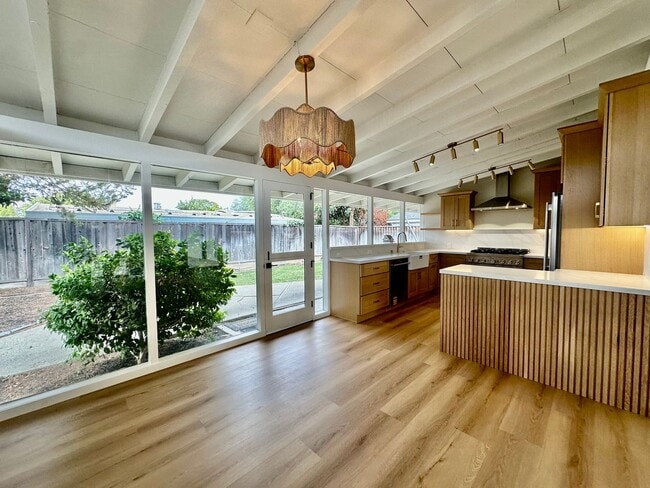 Building Photo - Beautifully Brand New Updated Home- Great Schools- Pet Okay