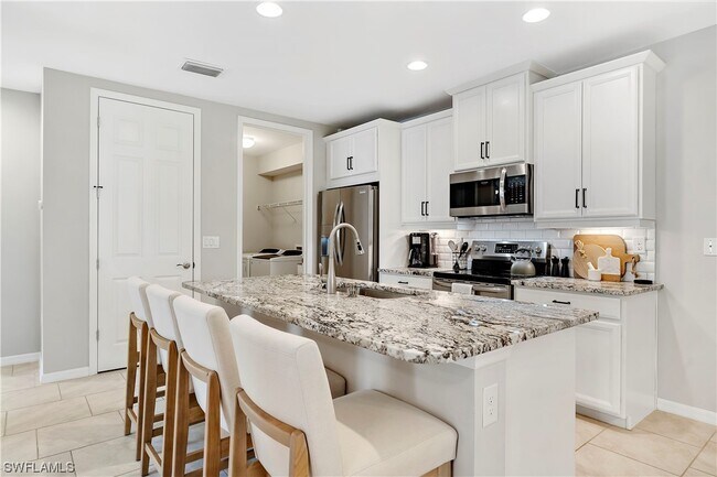 Building Photo - 14735 Edgewater Cir