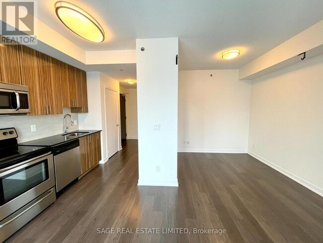 Building Photo - 225 Sackville St