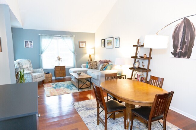 Sala de estar - 83 Whitetail Dr