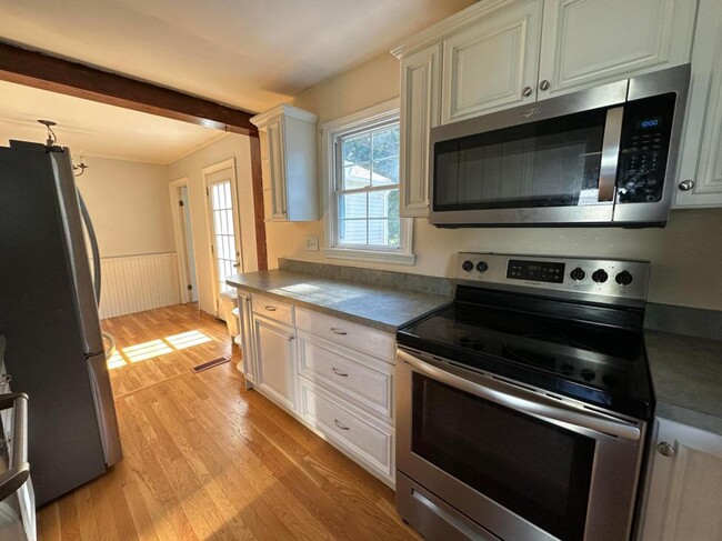 Foto del edificio - 3 Bedroom Available NOW in Essex Junction, VT