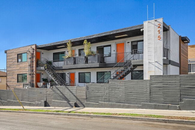 Foto del edificio - 215 N. Fickett St.