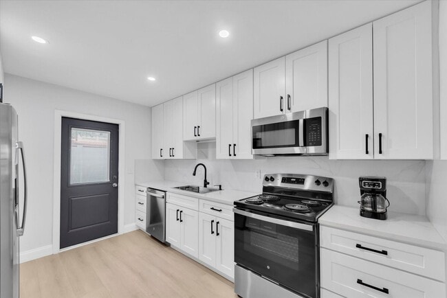 Building Photo - 3009 W Binnicker Ave