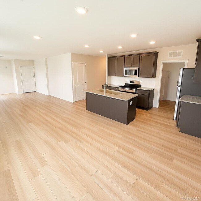 Foto del edificio - 411 Tower Ridge Cir