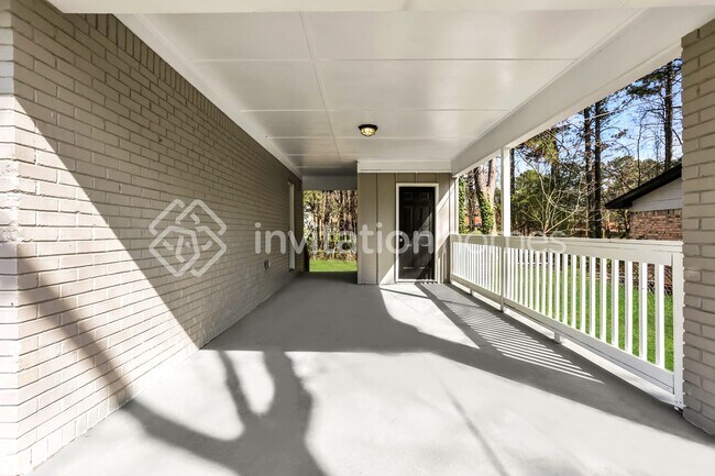 Building Photo - 3054 Cottonwood Dr Se
