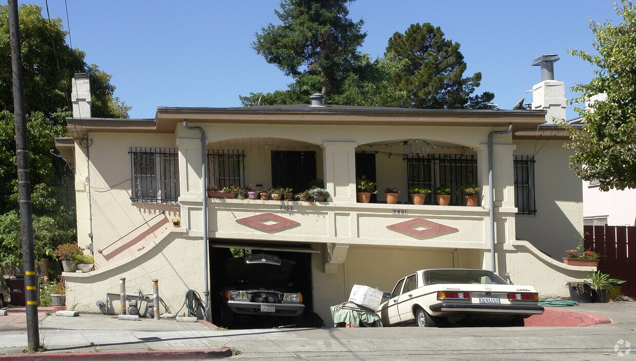Foto principal - 2851-2853 Macarthur Blvd